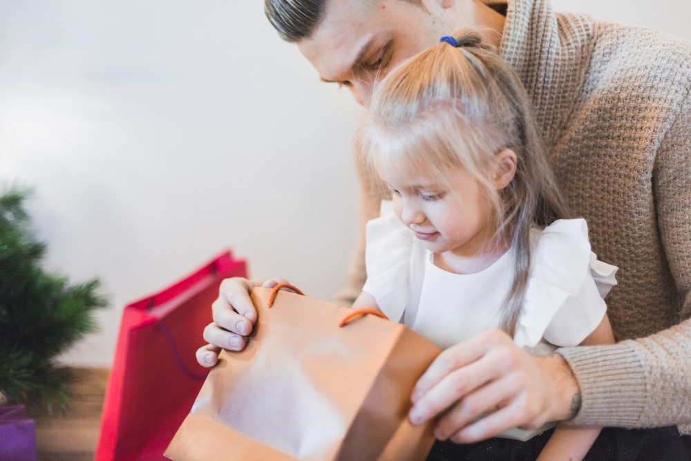 How to Save on Toys, Games, and Kids' Activities  image