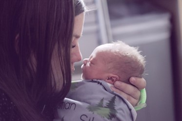 4 Tips for a Smooth and Stress-Free Childbirth  image